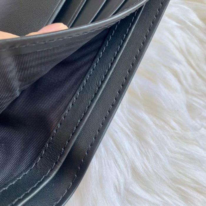 G*u*i wallet 451268 bee 11*9