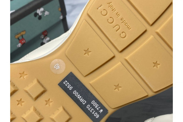 disney & G*u*i 602049 drw00 9522