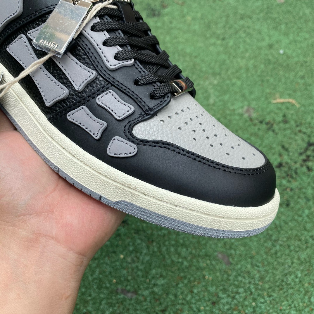 AR1M1 Low-Top Sneaker